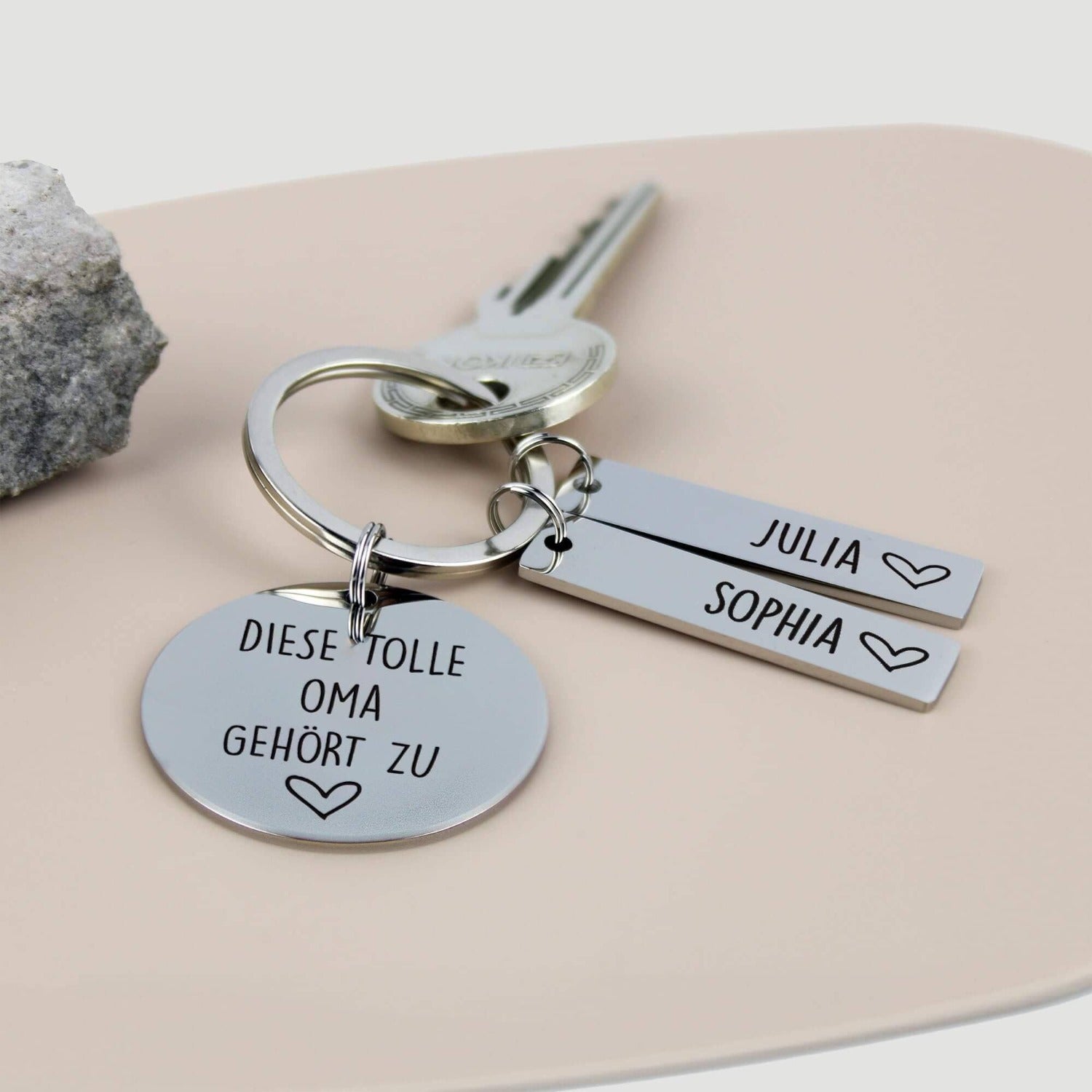 Schlüsselanhänger für Oma mit Namen – personalisiertes Edelstahl Geschenk mit Enkelkindernamen