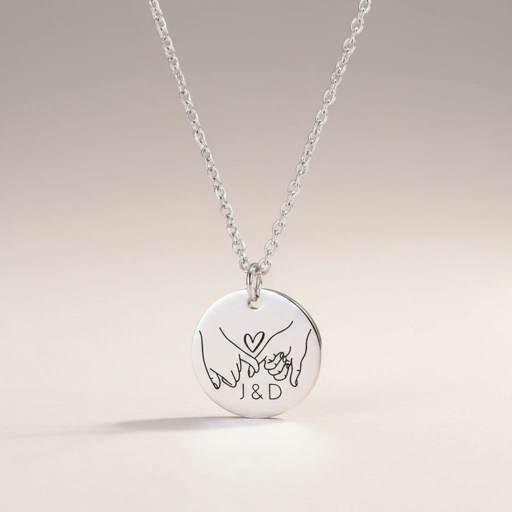 Freundschaftskette mit Initialen in Silber – personalisierte Halskette mit Hände-Motiv