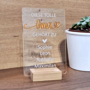 Oma Geschenk von Enkelkindern – Acrylschild Diese tolle Oma gehört zu mit Namen auf Holzuntergrund