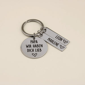 Personalisierter Papa wir haben dich lieb Schlüsselanhänger mit den Namensanhängern Leon und Marlene.