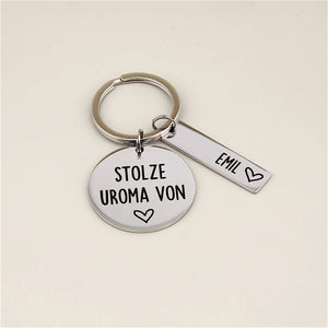 Personalisierter Schlüsselanhänger „Stolze Uroma von“ mit Namensanhänger Emil.