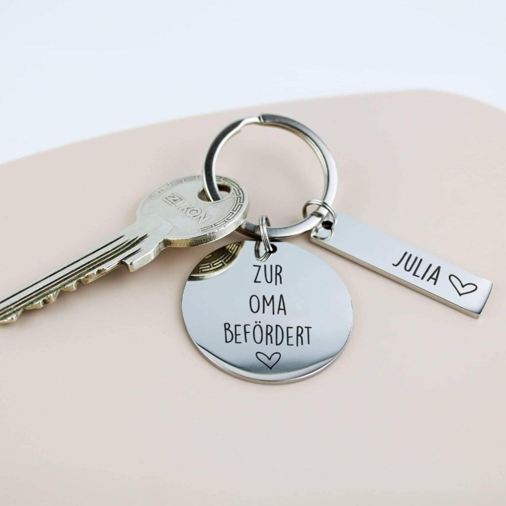 Zur Oma befördert - Schlüsselanhänger personalisiert - - personalisiertes Geschenk