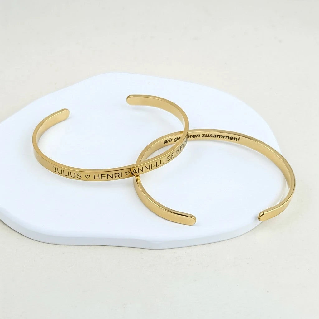 Gravur19 goldener Armreif mit Gravur für Familie, personalisierbar mit Namen und Daten, schlichtes Design aus Edelstahl.