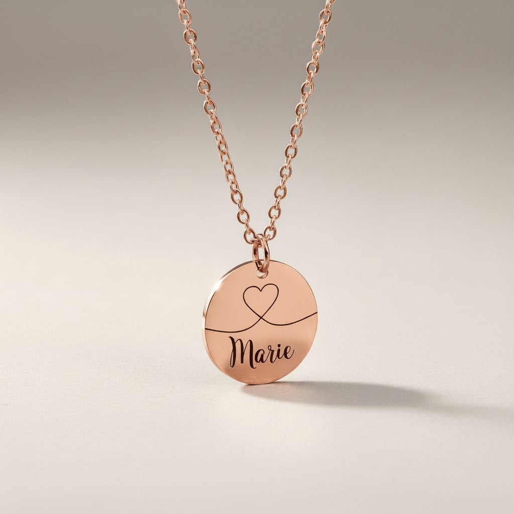 Gravur19 Rosegoldene Halskette aus Edelstahl mit Namensgravur und Herz-Symbol, aus Edelstahl, verstellbare Länge 45-50 cm.