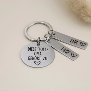 Tolle-Oma-Schlüsselanhänger von Gravur19 mit zwei personalisierten Namensanhängern Emil und Luise