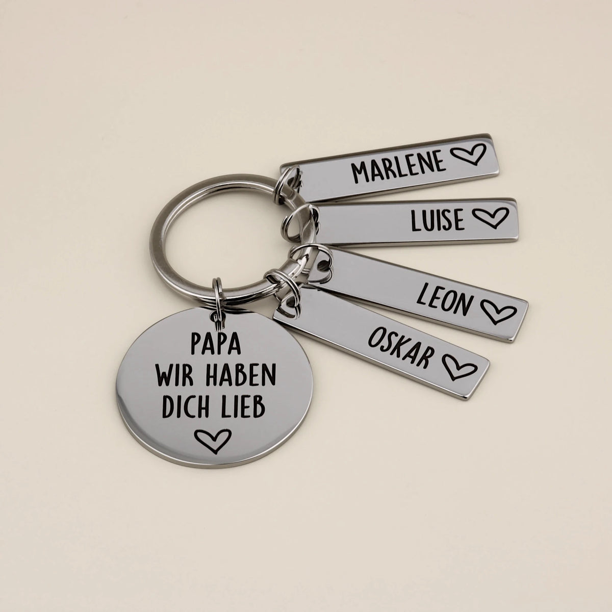 Papa wir haben dich lieb Schlüsselanhänger mit Namensanhängern für Marlene, Luise, Leon und Oskar.