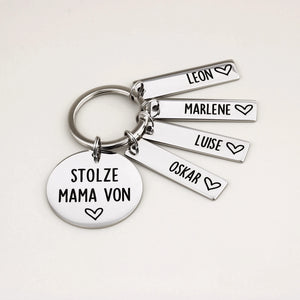 Schlüsselanhänger „Stolze Mama von“ mit vier Namensanhänger: Leon, Marlene, Luise und Oskar.